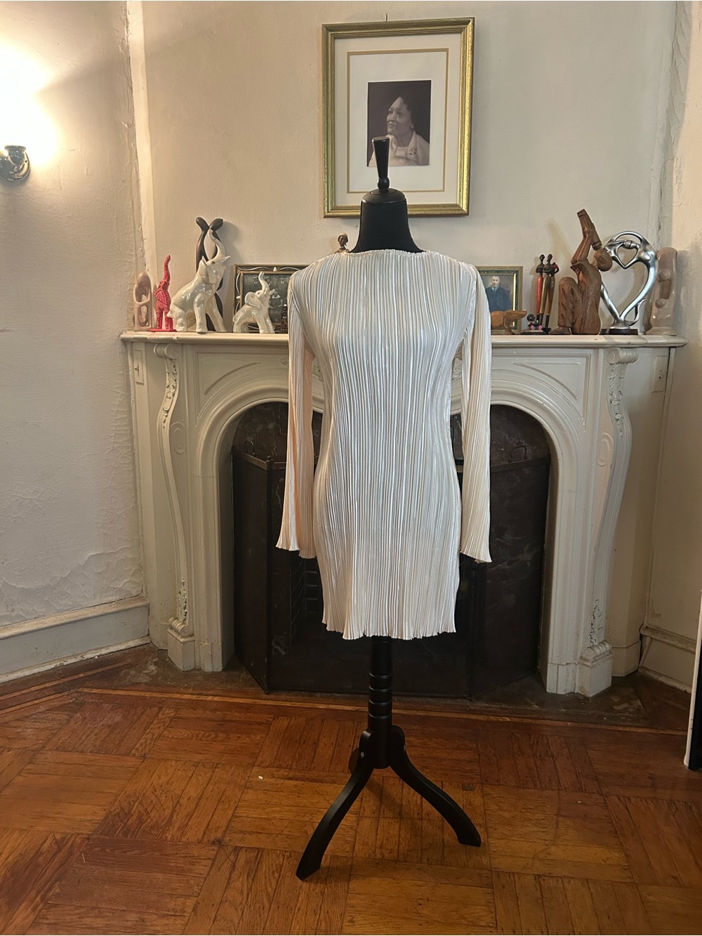 Slim-Fit Cream Long-Sleeve Pleated Dress/Shirt